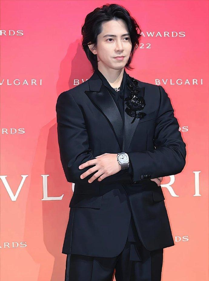 山下智久，一个鹿晗都在追的明星，帅的很权威了