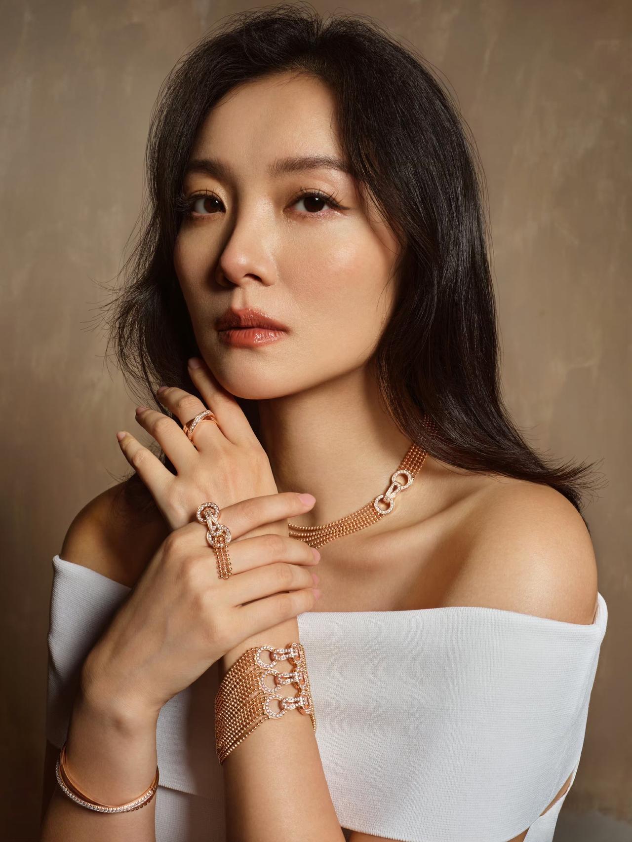 齐溪回应41岁生二胎：觉得老大太孤单了，两个孩子都是女儿，二胎刚满1岁。齐溪曾出