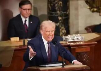 特朗普被打服了！ 4月4日，美媒曝光了一个重磅消息：特朗普政府正通过第三方国