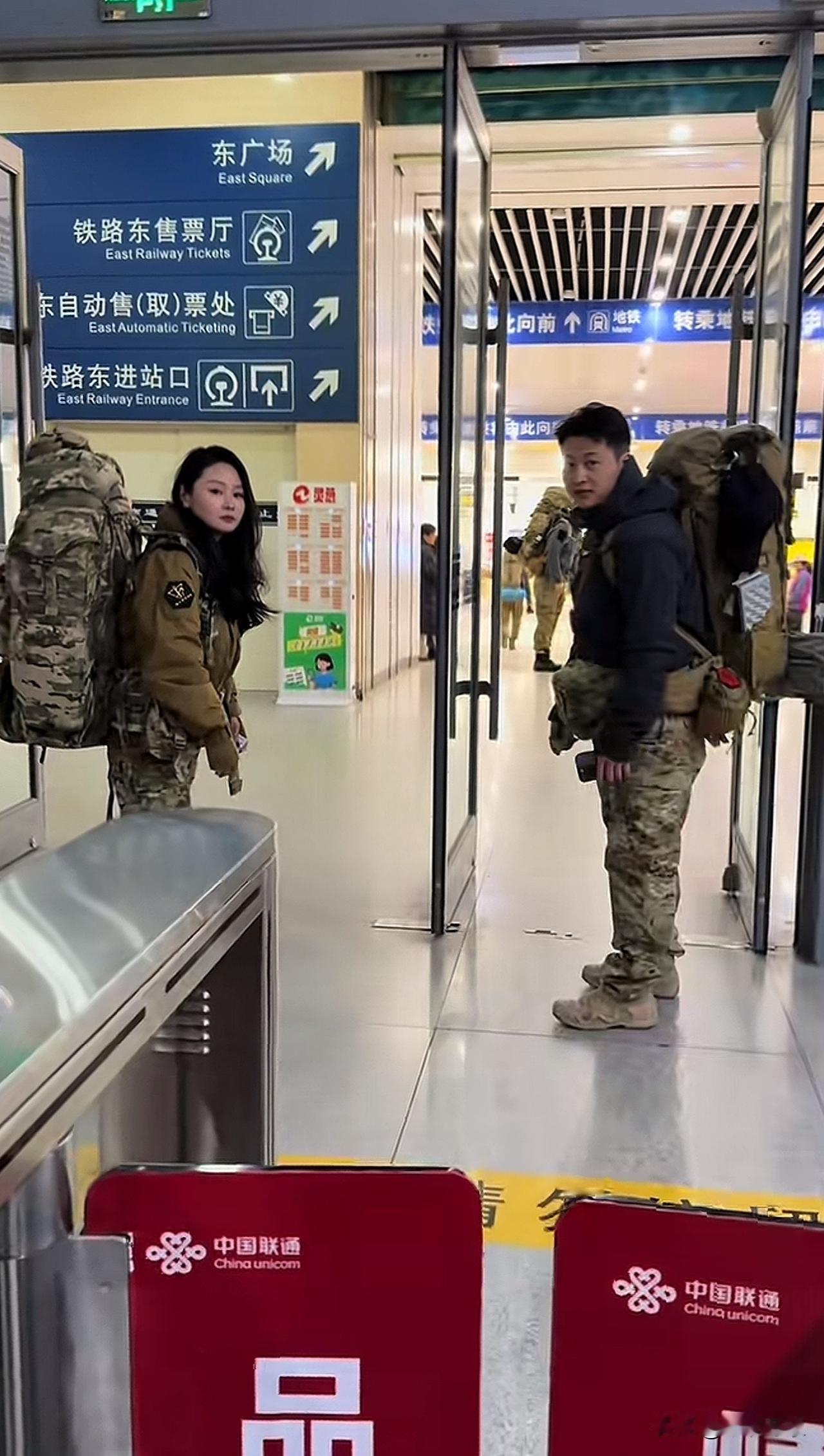 你什么体力敢约我爬山[呲牙笑]爬山