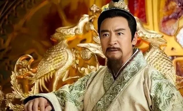 李世民刚做皇帝，60岁的李渊霸着太极宫不搬走，李世民只能住在东宫，就连登基大典，