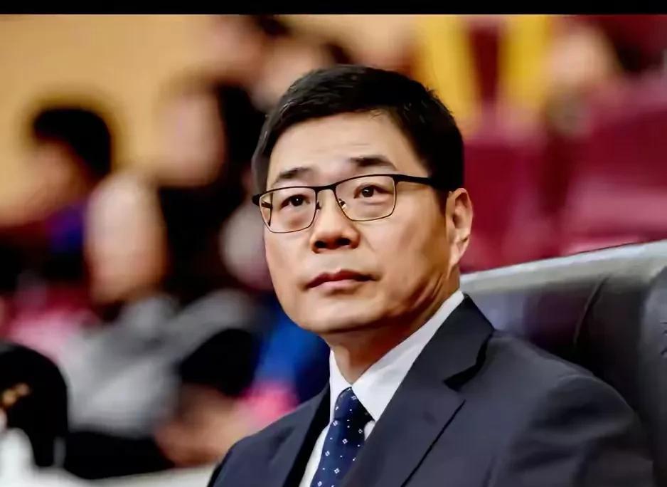 中国男篮U字号的国家队主教练问题在这次U19世界杯惨败后，篮协大佬们应该醒悟了，