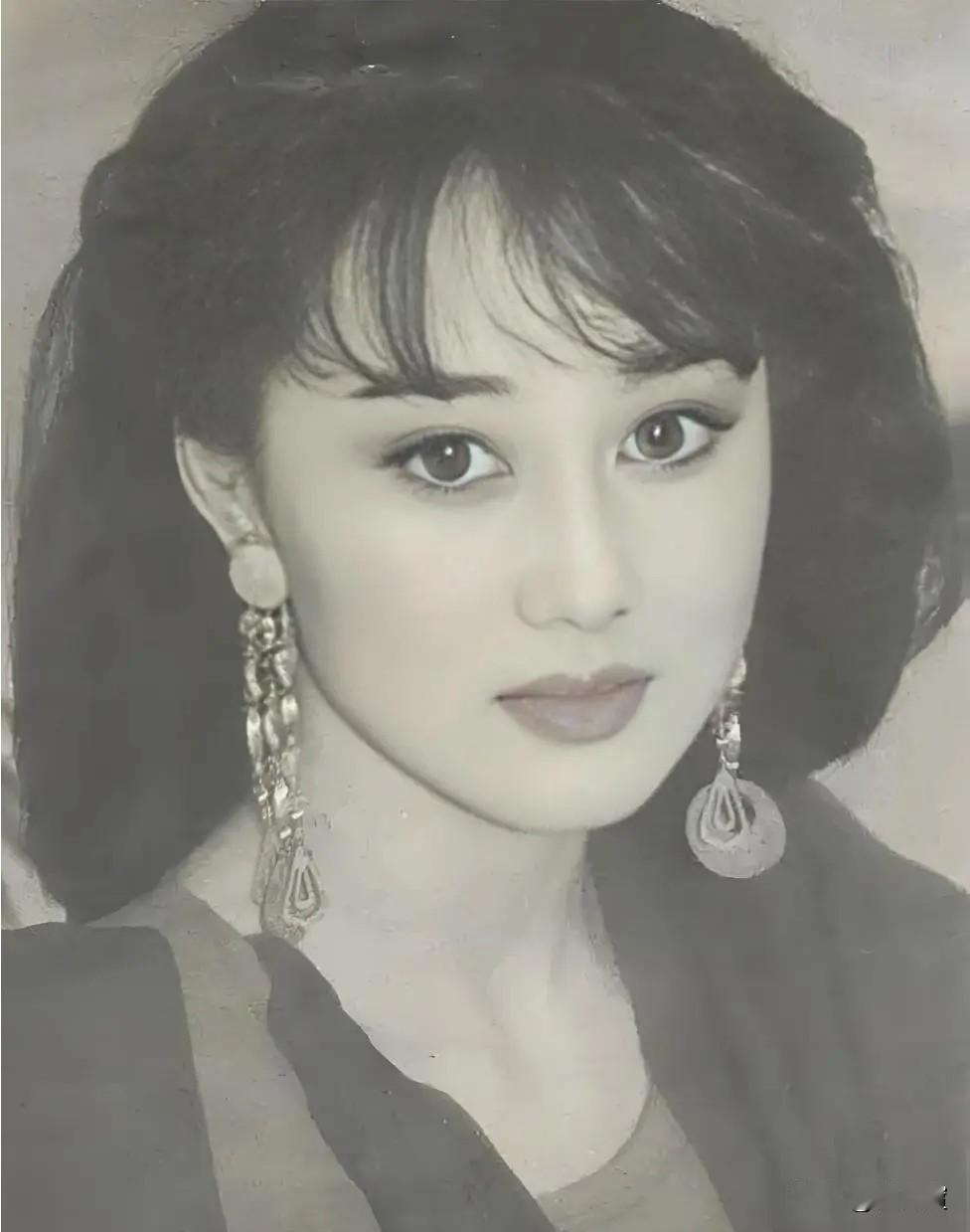 美貌与才艺并存，让一个男人移情别恋，这就是杰哥的老婆利智。