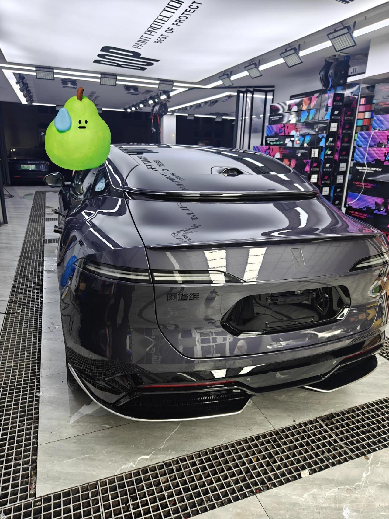 世界果然是个巨大的草台班子！贴完车衣给我改名了，谁懂我车开回来停在家门口，隔