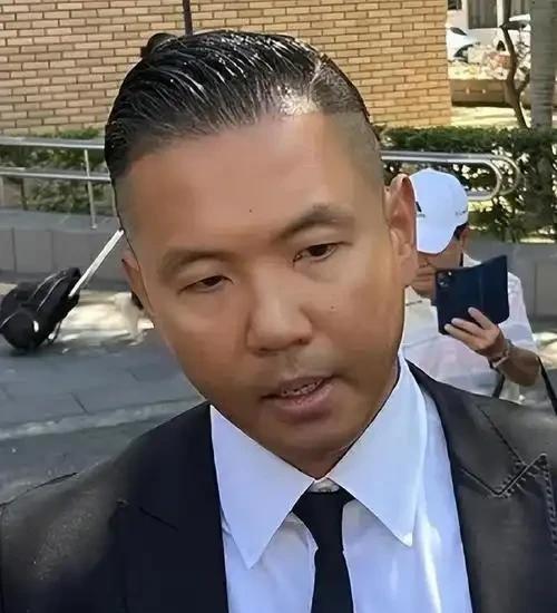 陈建州差点就上了那趟飞日本的飞机。9月15号，他原本要带双胞胎儿子去名古屋出差