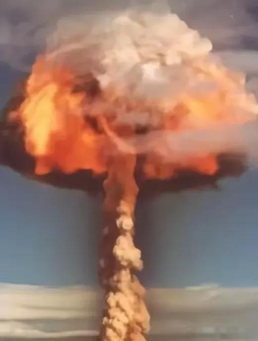 日本右翼对中国发出警告！一旦中国动用“核武器”对日本本土实施打击，那么等着中国的