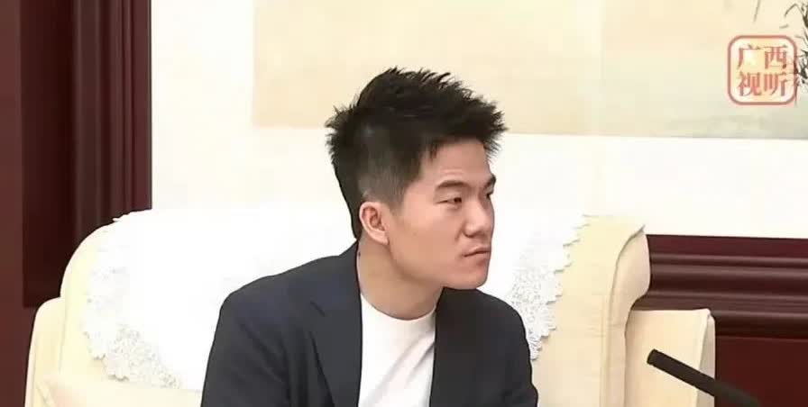 网红和网红是不一样的。网上流传着两张这样的图片，说是东北网红的一次聚会，