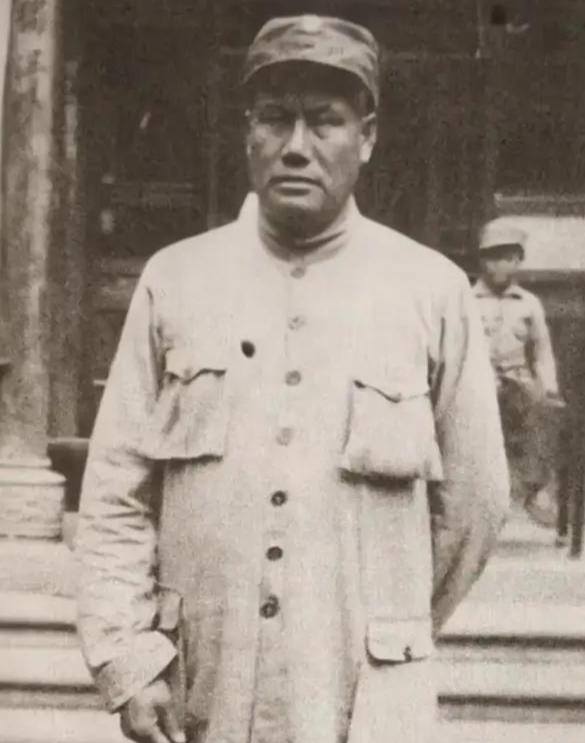 1939年，贺龙拟定了一份旅长任命名单，报给延安。毛主席看完没批，反而问了一句：