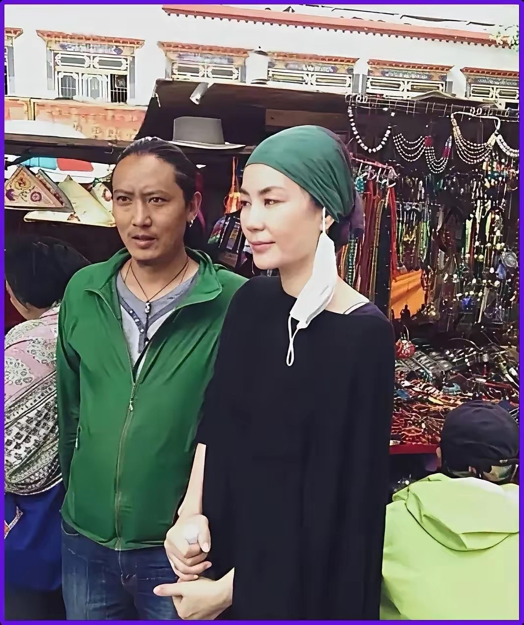 王菲在拉萨这身装扮，才是顶流的底气！什么高定、什么穿搭，在菲姐这儿全废了，人家主