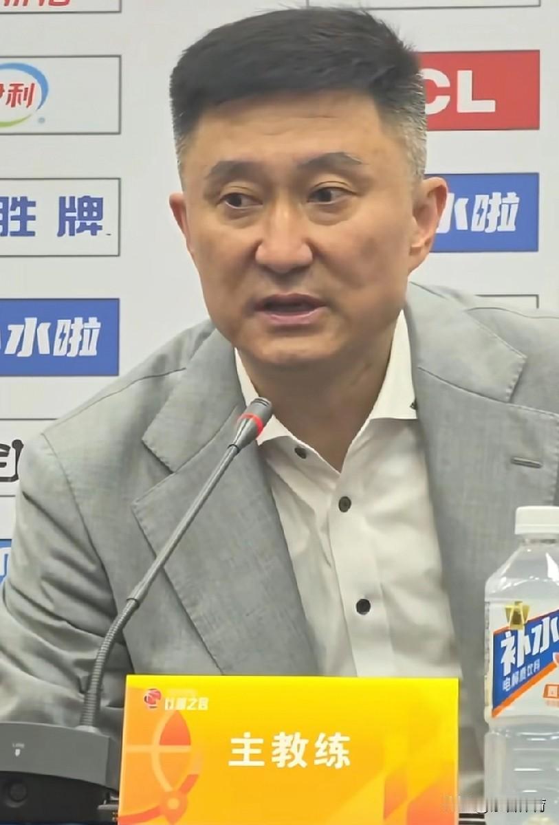广东男篮出局后，各球员现状。看完之后发现，下赛季补强一点即可再冲冠。1、徐杰