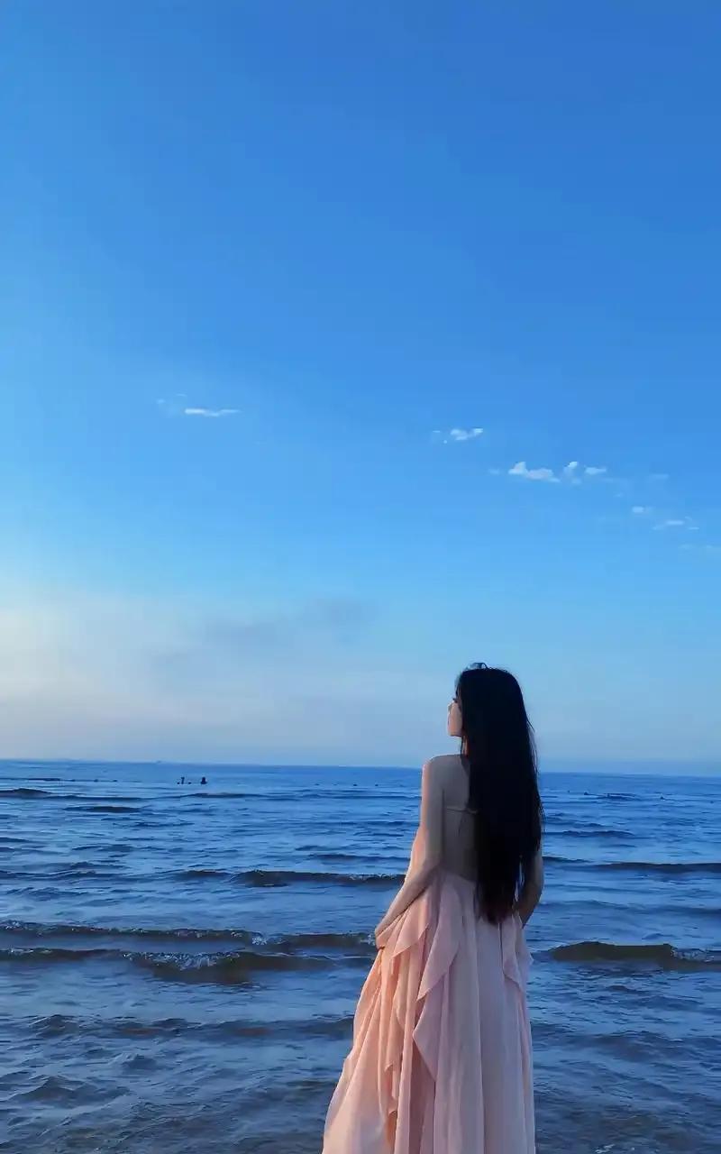 一段既无奈又现实的话：“婚姻的最后是一地鸡毛，是为了孩子无数次的迁就，是那碗夹生