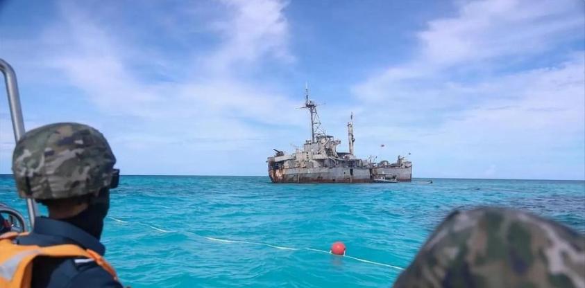 仁爱礁风浪一上来，这场海上拉锯战玩出了新花样。10月8日，菲律宾高调宣布“伤员紧