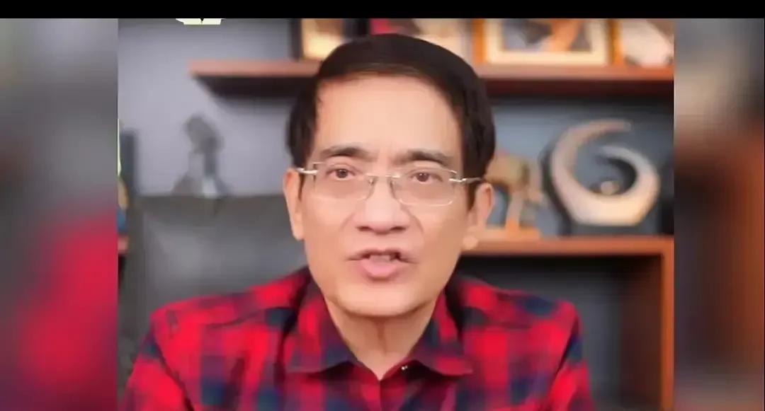 郎咸平最新视频一出来，评论区全在刷“怎么瘦成这样”我把去年九月那段翻出来对比，脸