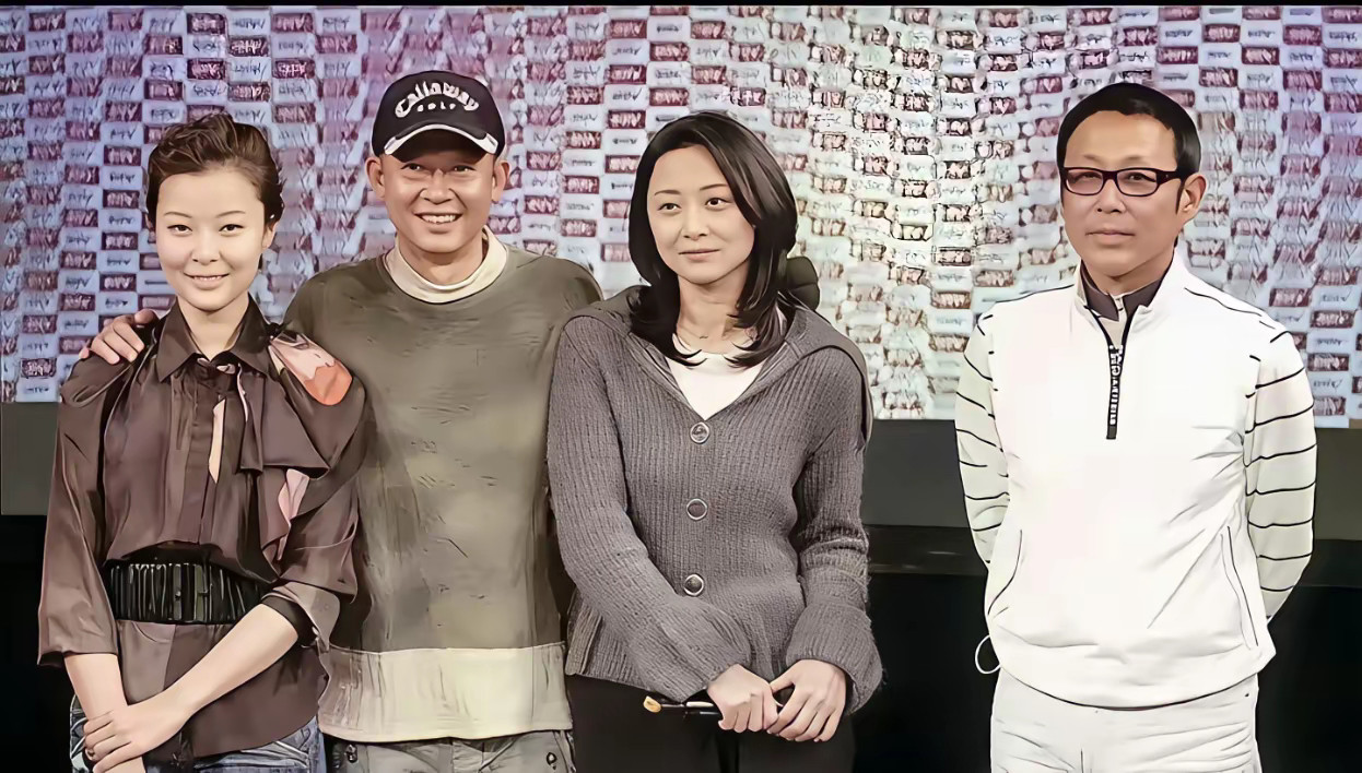 陈道明果然是大明星，风格跟其他男演员完全不一样，看一旁的王志文左拥右抱的，他仍旧