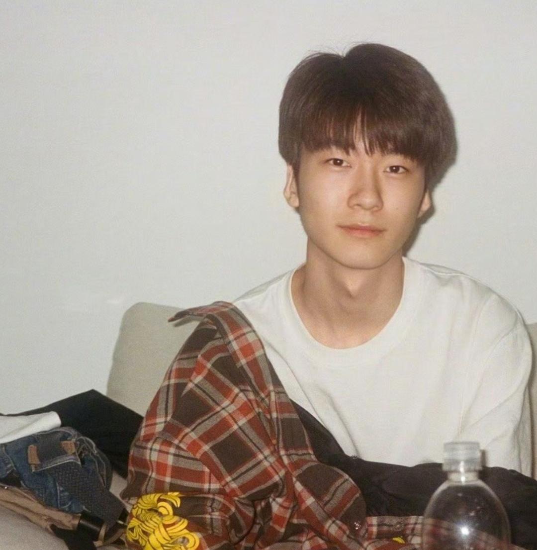 模特张亮已经报警，并且发布了律师声明，说近期网络上有关于他和儿子的大量不实信息和