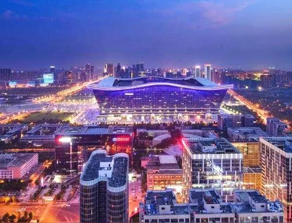 南京、佛山两座城市，均明确提出2030年末（十五五末）常住人口超千万的目标：