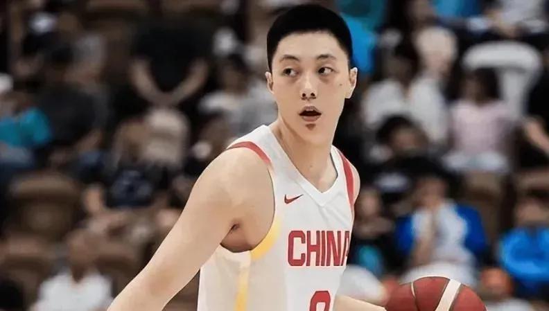 大家对胡明轩的感觉如何……？1：黑眼圈好严重，感觉随时都没休息好，这是为什么