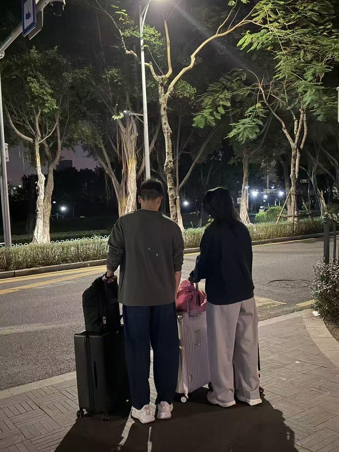 单位的小王今年38了，定下元旦结婚，可今天突然听说分手了，女朋友苦苦哀求，小王却