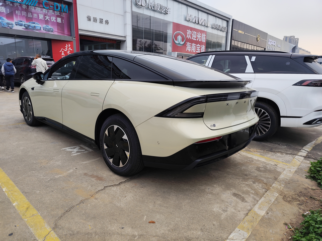 小鹏p7+的音响是真的差不如八万的车我原来一直以为20万的车配了20个喇叭，音