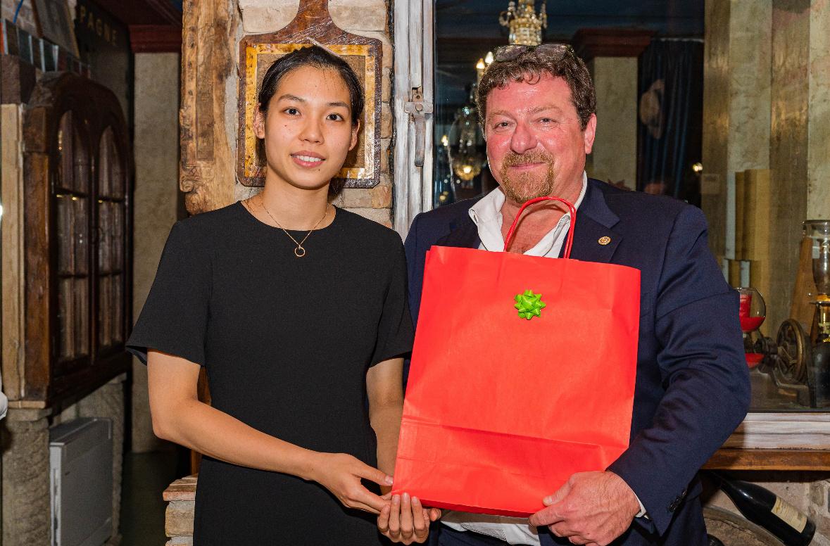 【庄宇珊回归福建女排为保级加码】留洋意甲圣乔瓦尼表现卓越的庄宇珊目前俱乐部官