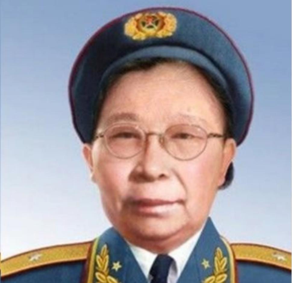 1955年，开国女将李贞探亲时碰上了曾经家暴她的前夫古老三，吓得他整天心惊胆战。