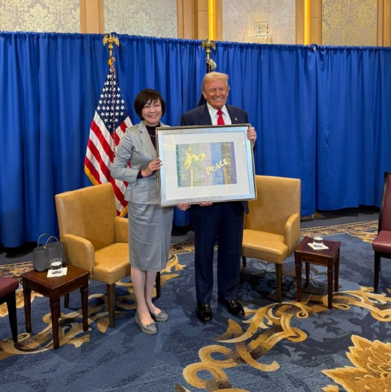 安倍昭惠夫人见美总统!10月28日安倍遗孀在日本接待贵宾,这个贵宾不是别人,而是