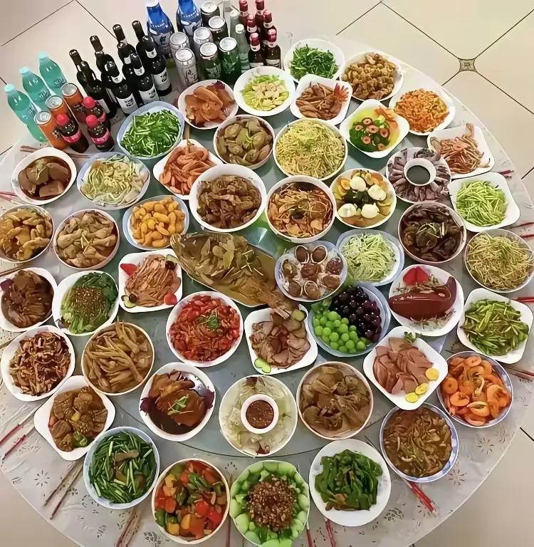 看似很丰盛的一桌菜，你们觉得如何？