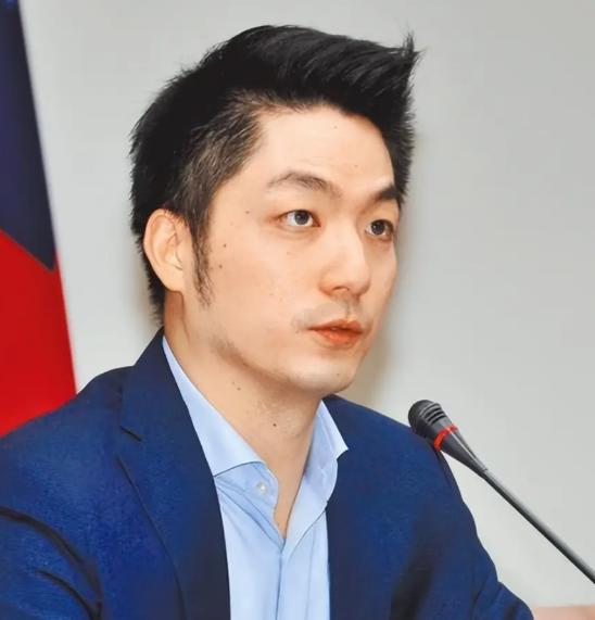 蒋万安在上海24小时，一口饭都不敢多吃！一步都不敢多留！早上刚到立马参加双城论