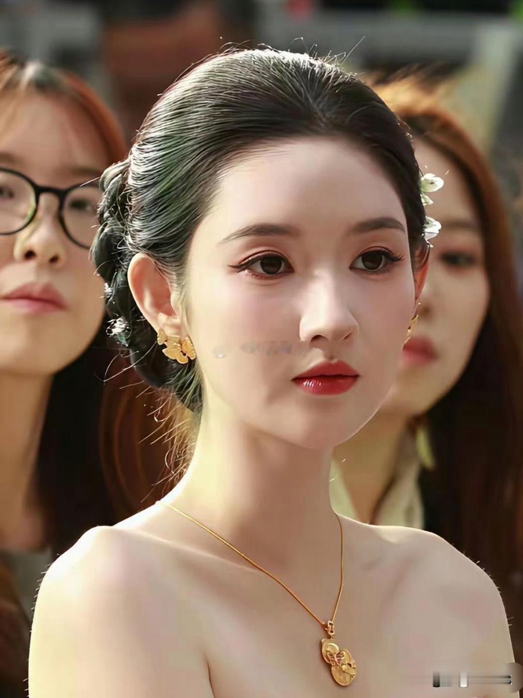 王玉雯是舞蹈演员出身，所以身体条件非常好。她今年还不到30岁，还有很大的进步空间。我对这位来自武汉的