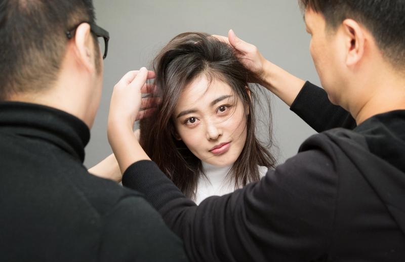 女人的温柔，对男人来说太重要了。再硬的男人，也扛不住女人的冷脸和指责。很多婚姻不