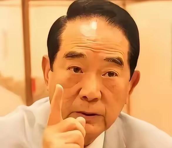 连战参选时他非要参选，结果蓝营票一分为二，让陈水扁捡漏了。2000年台湾地区
