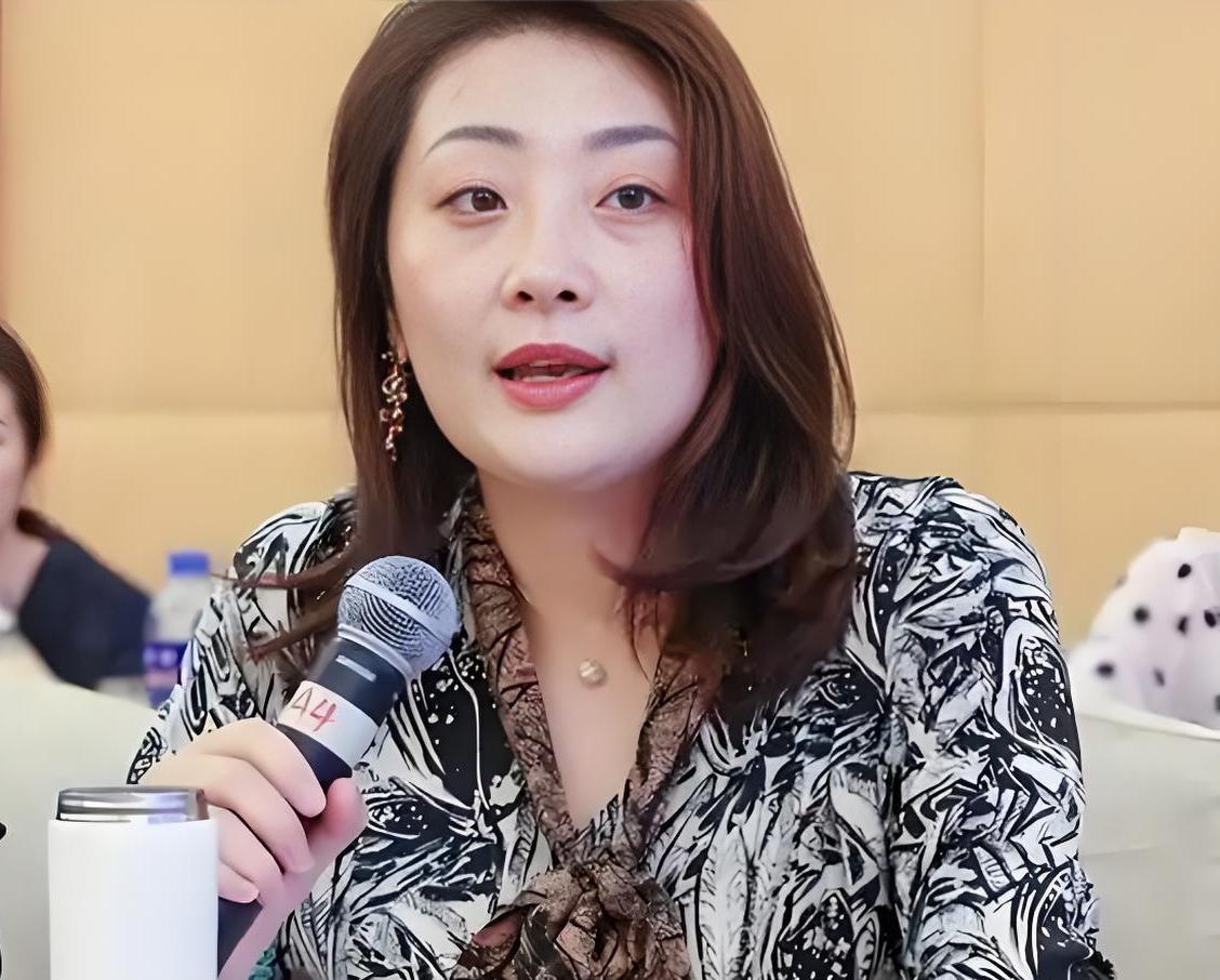 虽然猜测过娃小宗可能做不起来，但没想到会来的这么快。宗馥莉所控股的宏胜系