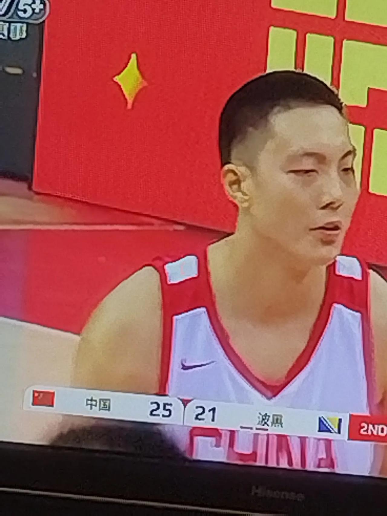 中国男篮与波黑男篮的热身赛的上半场结束。中国男篮48:43领先结束上半场。上半场