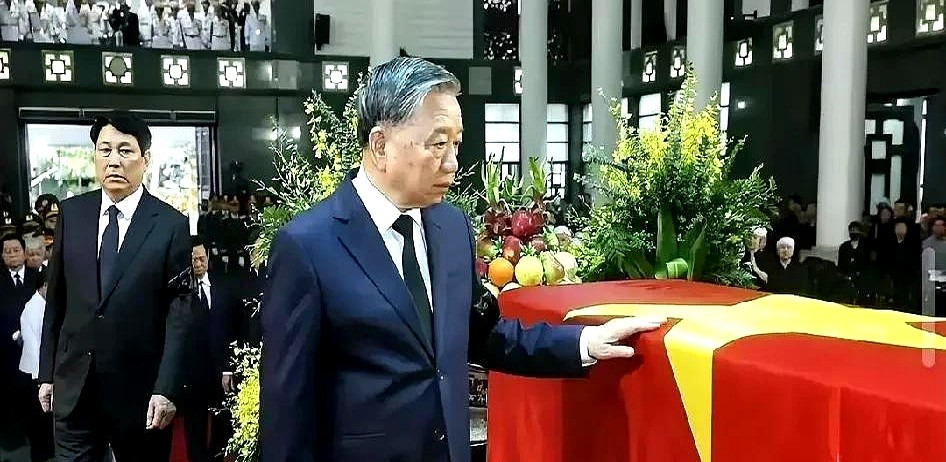越南前国家主席陈德良去世了---