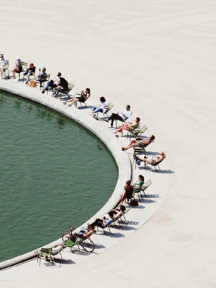 摄影分享｜简约的秩序GuillaumeLavrut是一位法国摄影师、艺术总监