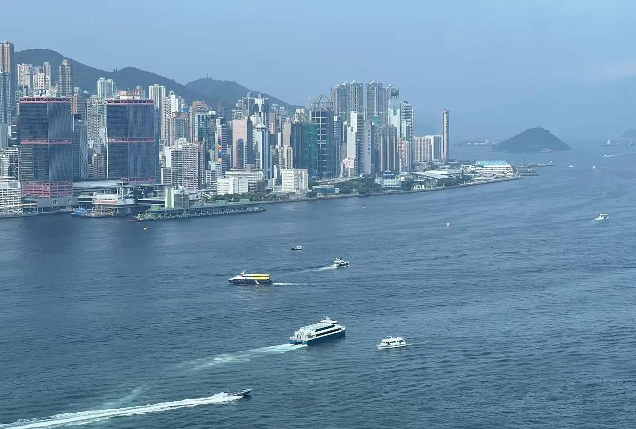 以我走遍全国各地的经历来看，国内城市基建水平前十五名的城市，排行如下：1香港。