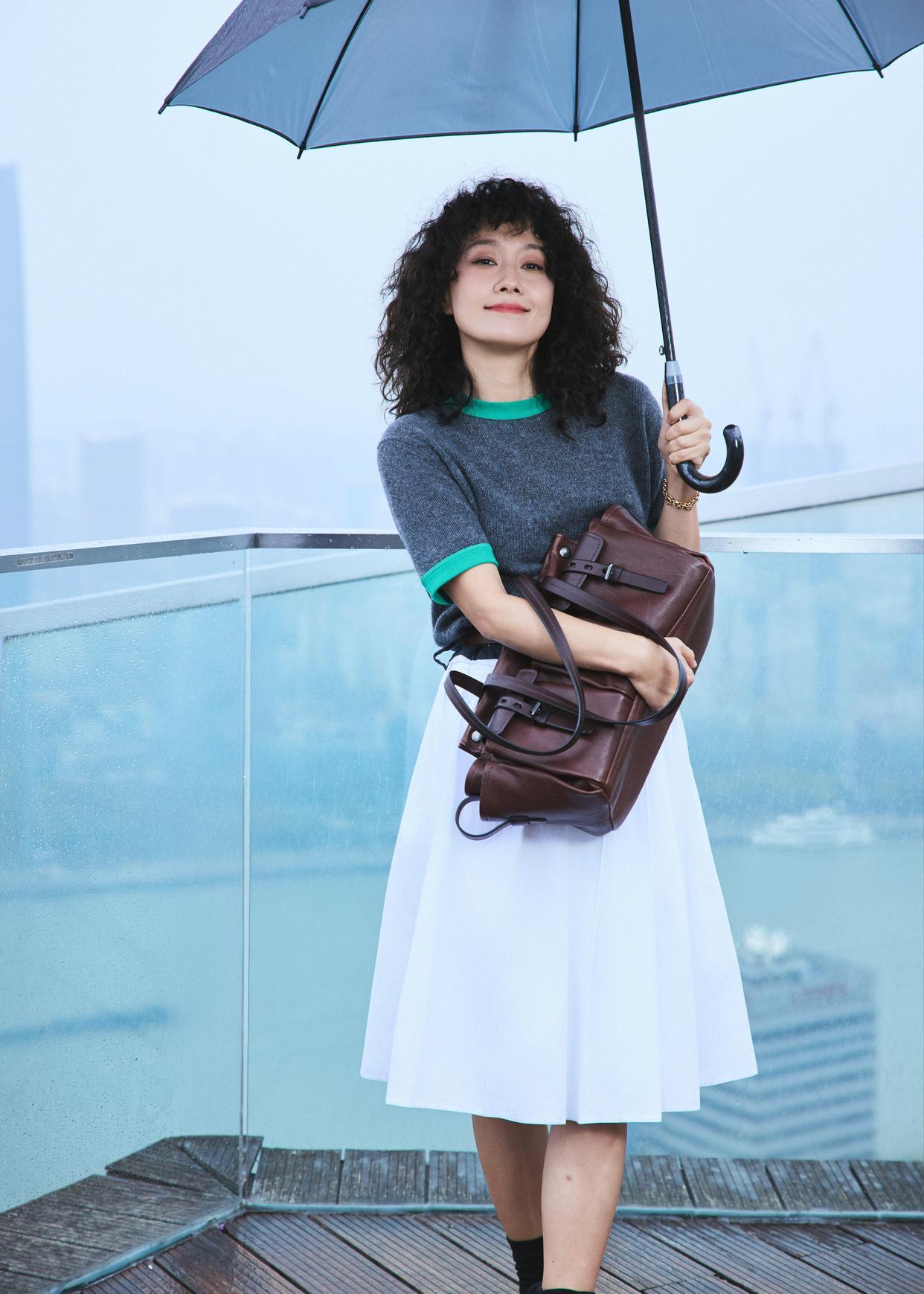 50岁马伊琍羊毛卷发！欣赏不来！也许十几年短发看习惯了！卷发长发不适合马伊琍！短