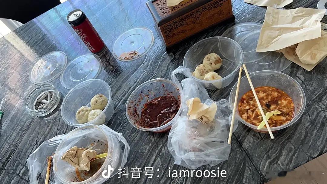 明星以后家具避开大理石，你们知不知道大理石锤了几次了鹿晗关晓彤iamroosi