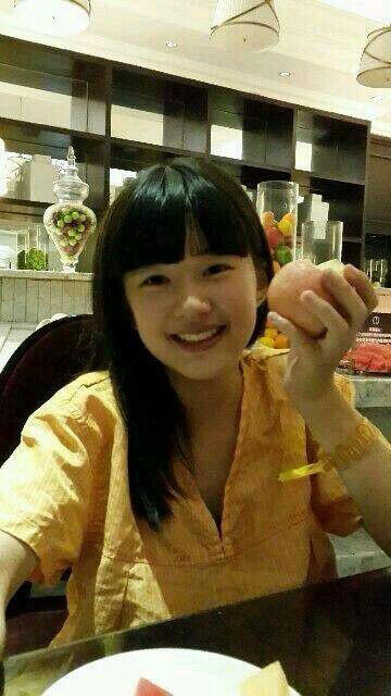 考古小小赵露思小时候好萌好萌啊，感觉以前是不是特别流行这种一组图拼在一起，考古了