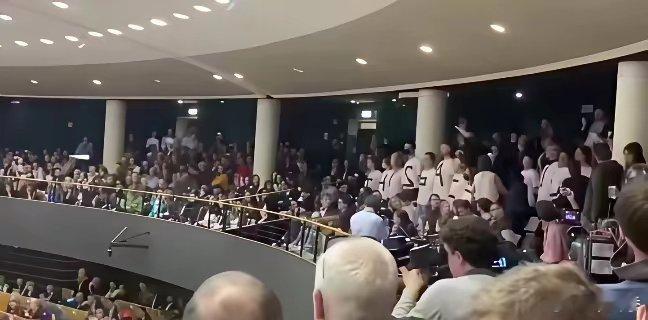 欧洲议会通过了一项新的欧盟“庇护和移民协议”，强制所有欧盟国家必须接受非法移民，