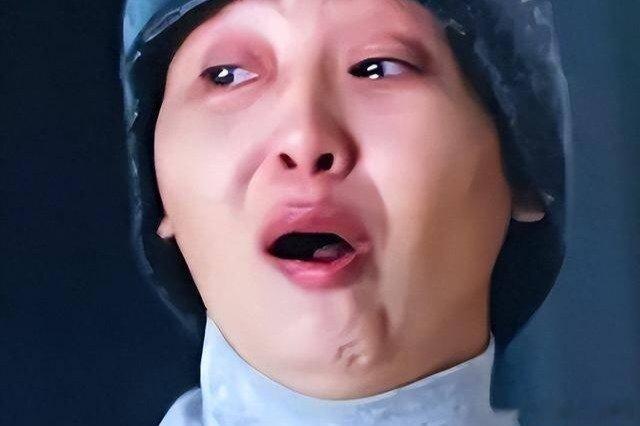 凤凰新闻【徐帆回应离婚5个月，冯小刚近况曝光，“小心思”一点也藏不住】张娣陪着冯