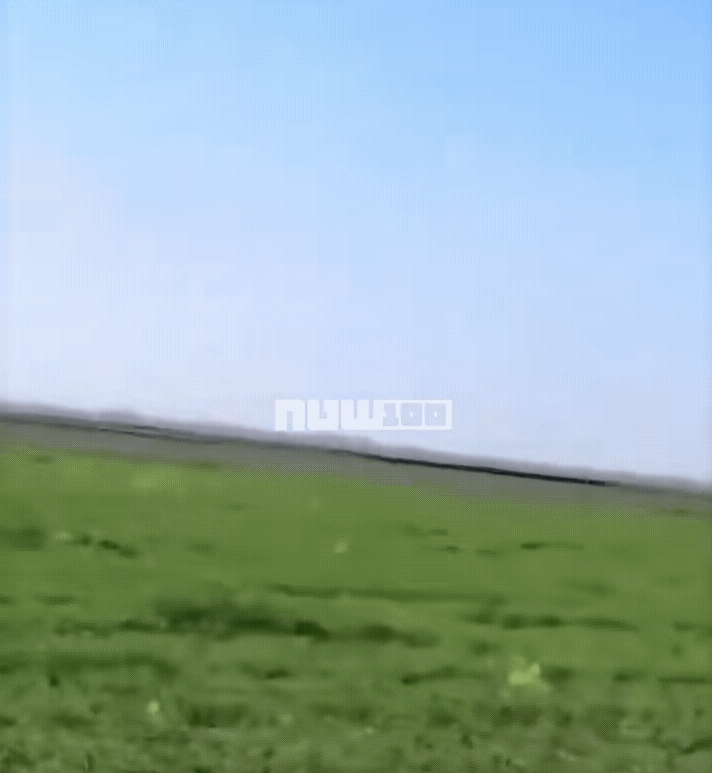 美国开始向伊朗展开了打击，中东战争再次爆发！美军舰艇发射战斧巡航导弹，密集的导弹