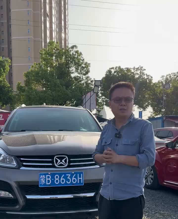 柴油四驱自动挡。有人说这个车的四驱没什么用，可能是想表达这个车没有低四。但是