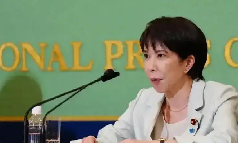 果不其然。日本突然宣布了，对23类先进半导体设备实施出口限制，还把42个对