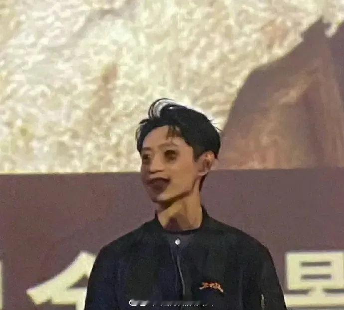 有些人天生就不适合当站姐……比如魏晨这张图