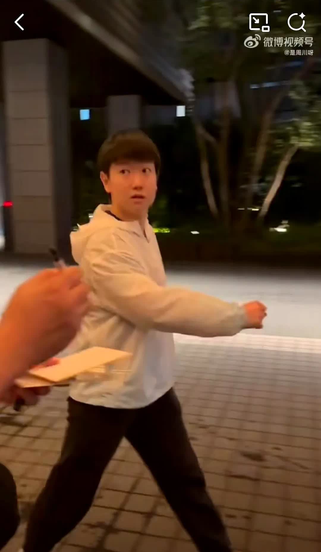 8月11日国乒女队一起出去吃饭陈幸同请客，孙颖莎，王曼昱这顿饭请得可真有水平