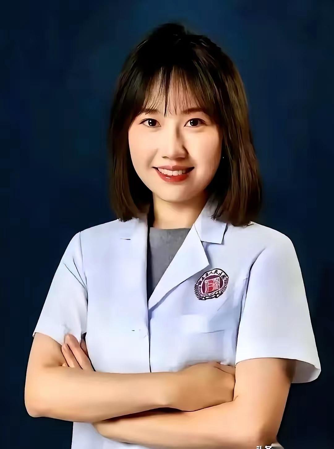 从三甲医院副主任医师“降级”为普通医生，曾医生的选择乍听令人费解。没有怨怼争执，