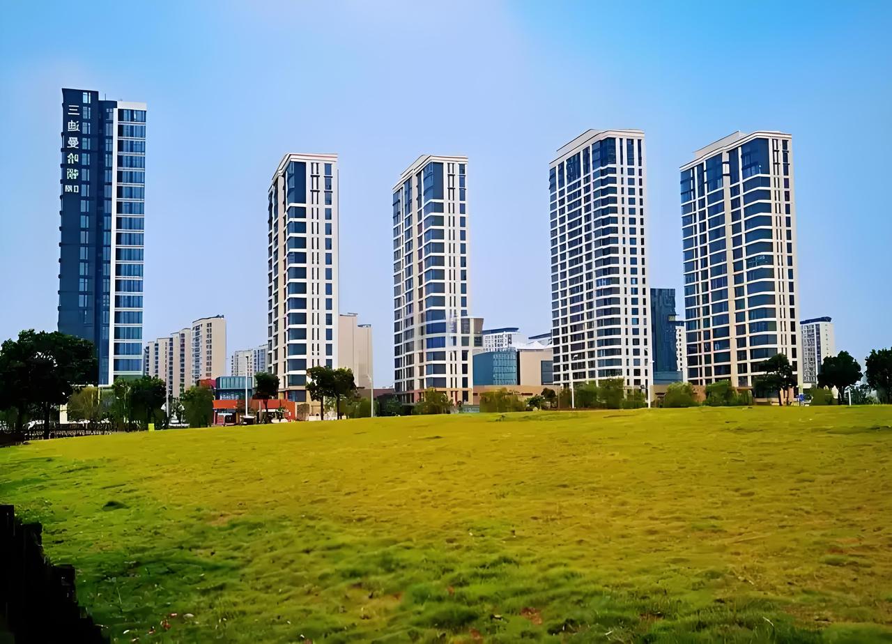 温州炒房团来了，上海松江万达边上，今天开始摇号，房价大涨上涨了，真实吗？结论：