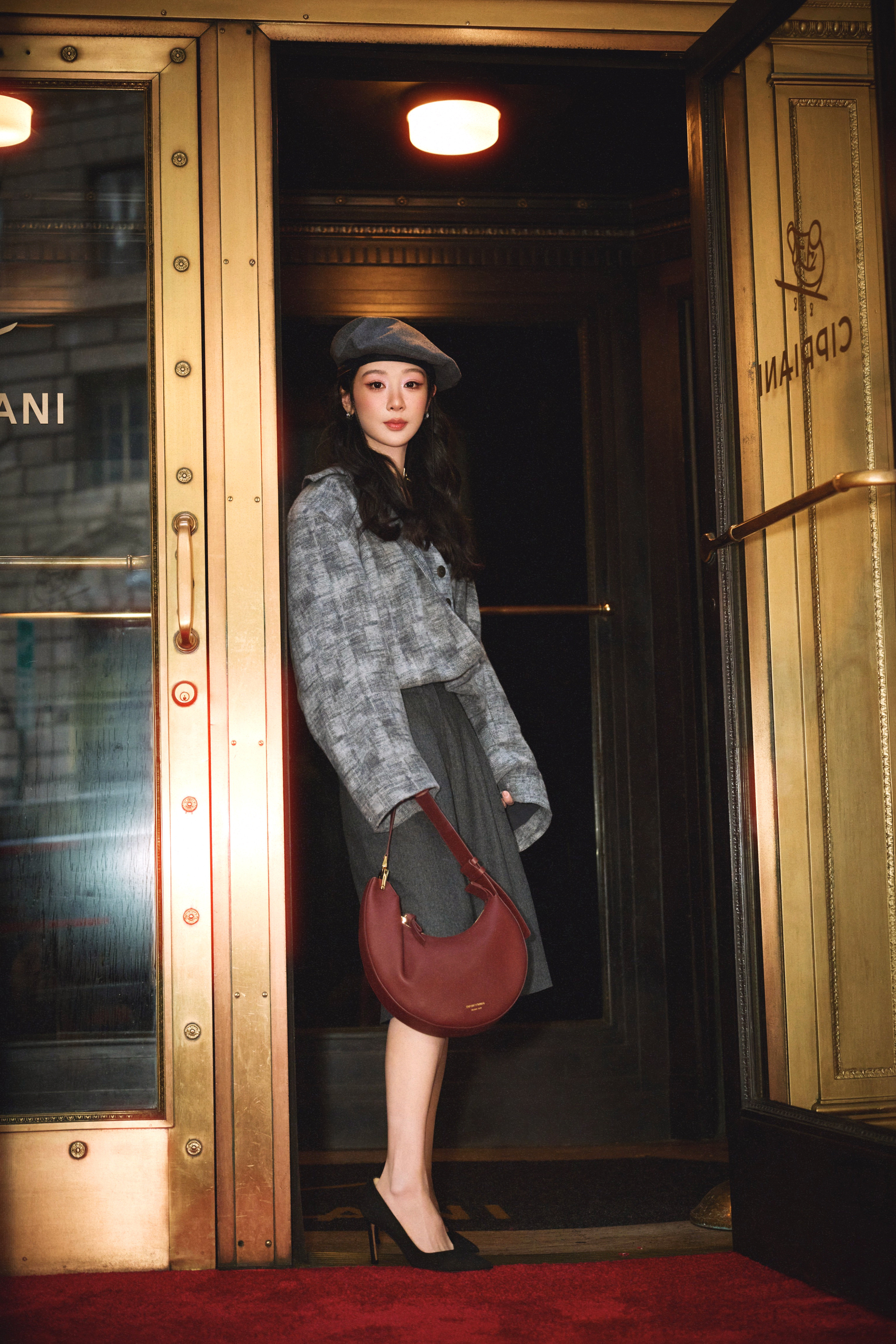 都市摩登女郎来啦，来自杨紫的全新街拍，上身EmporioArmani2026