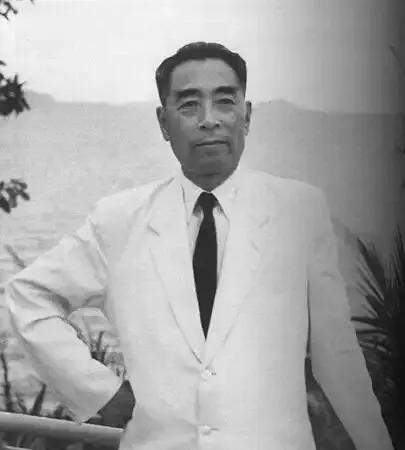 从某种意义上来说，周总理是世界上拥有办公室最多的人，那是因为他几乎无时无刻不在工
